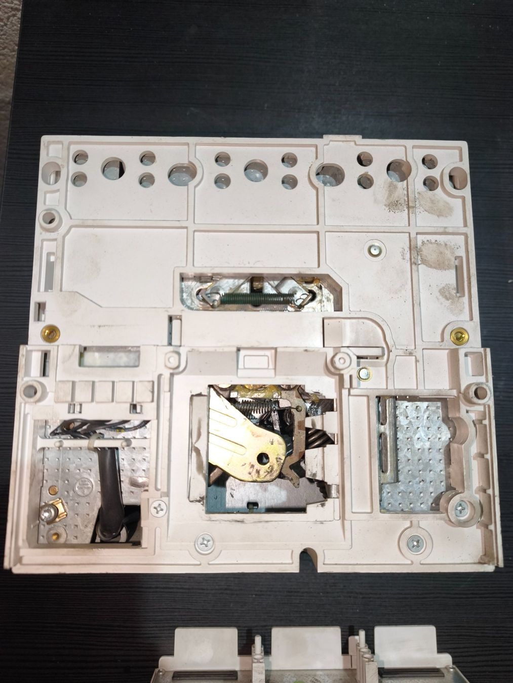 Eaton Alimentazione elettrica: Moeller R-NZM 10 – Usato da Vernayaz venduto da Suisse1010 1