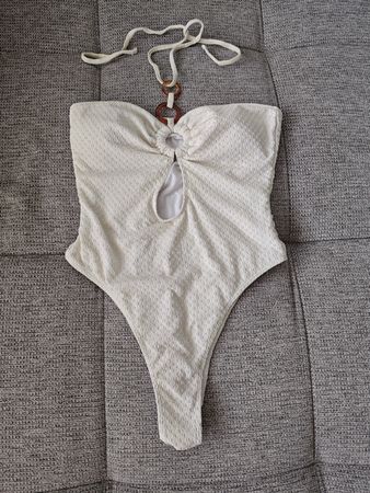 Cream Textured One-Piece Swimsuit with Ring Detail 👙 🏖️