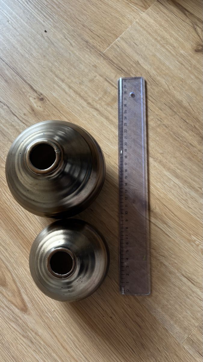 Vasi & Recipienti: Zwei Vasen, gold/bronzefarben – Usato da Roggwil BE venduto da R.. 1