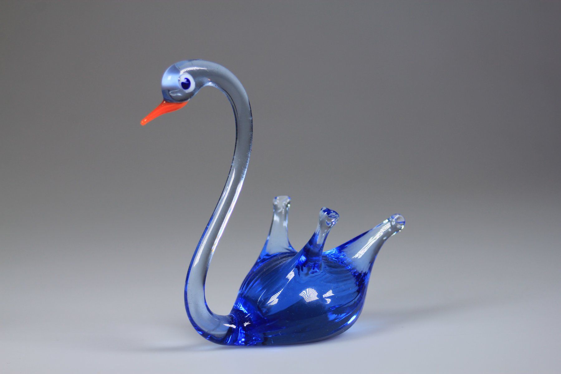 Murano Figurines: Murano Glas Schwan blau – D'occasion à Basel par IRMAundFRED