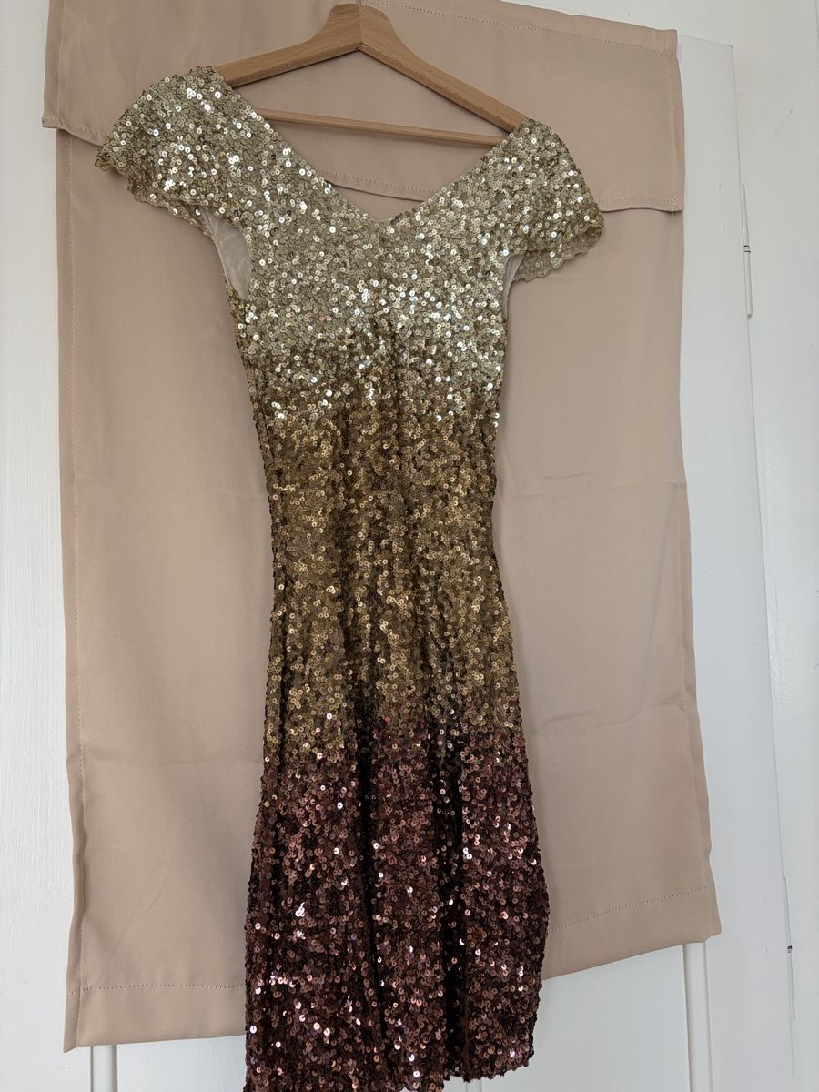 Kleider: Robe à paillettes – Gebraucht aus Neuchâtel von ASdecoeur75