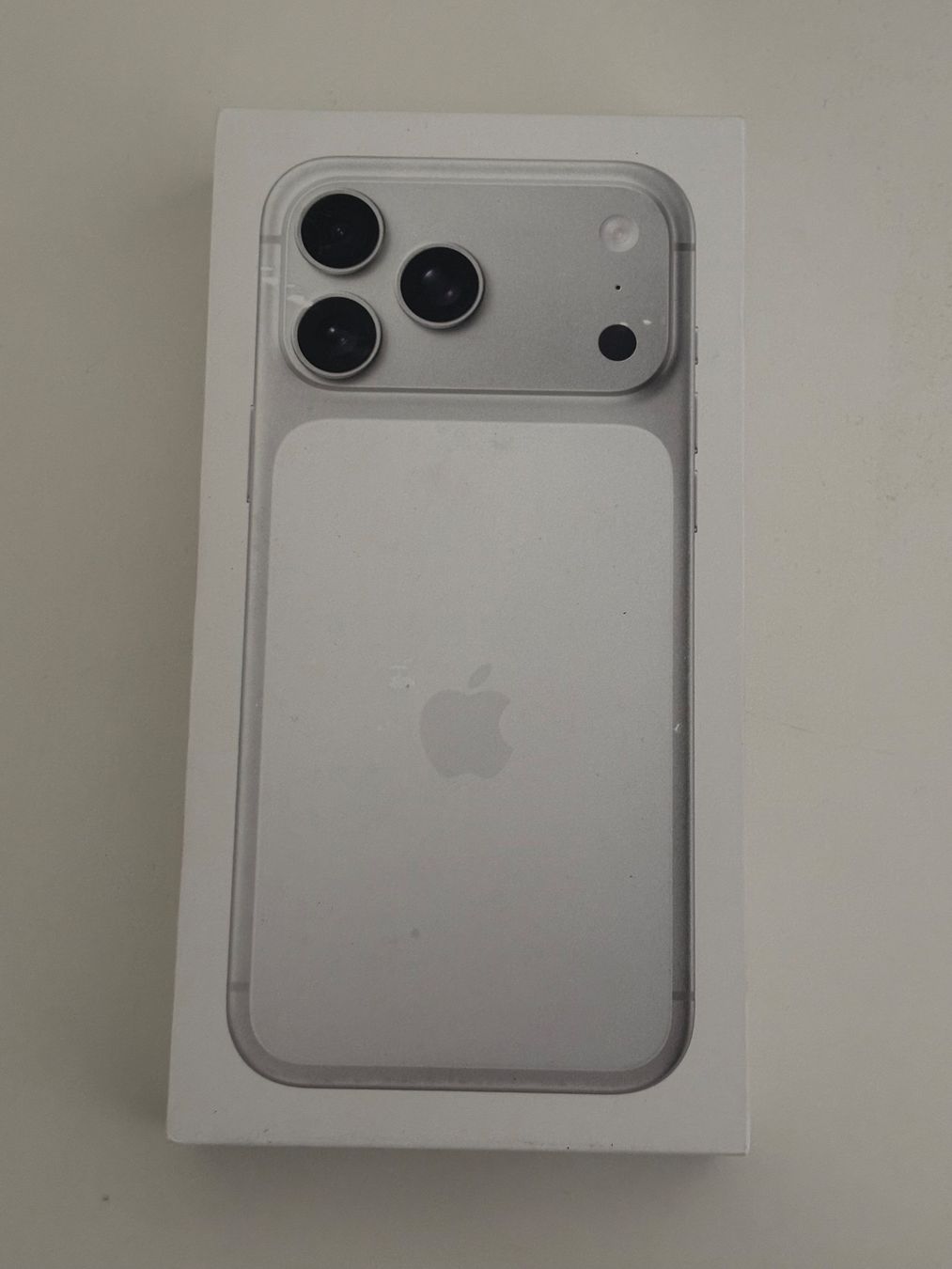 Apple Telefoni cellulari / Smartphones: Neu! Iphone 17 Pro Max 256GB Silber – Nuovo e nell'imballaggio originale da Domat/Ems venduto da J70_7