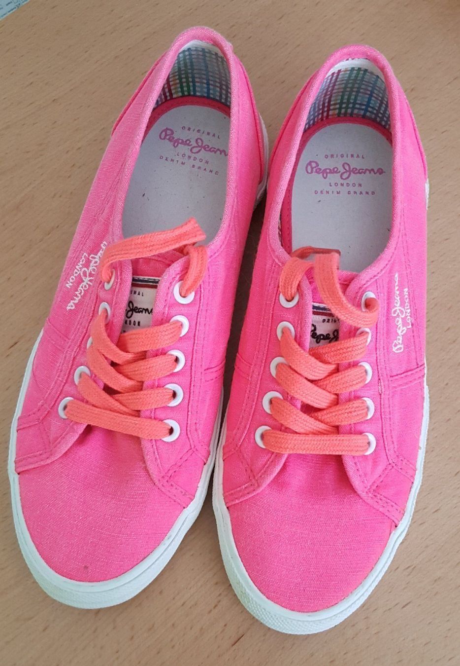 Chaussures femmes: Freizeitschuhe - Gr. 40 / coole Farbe – D'occasion à Leimbach TG par manu-tg