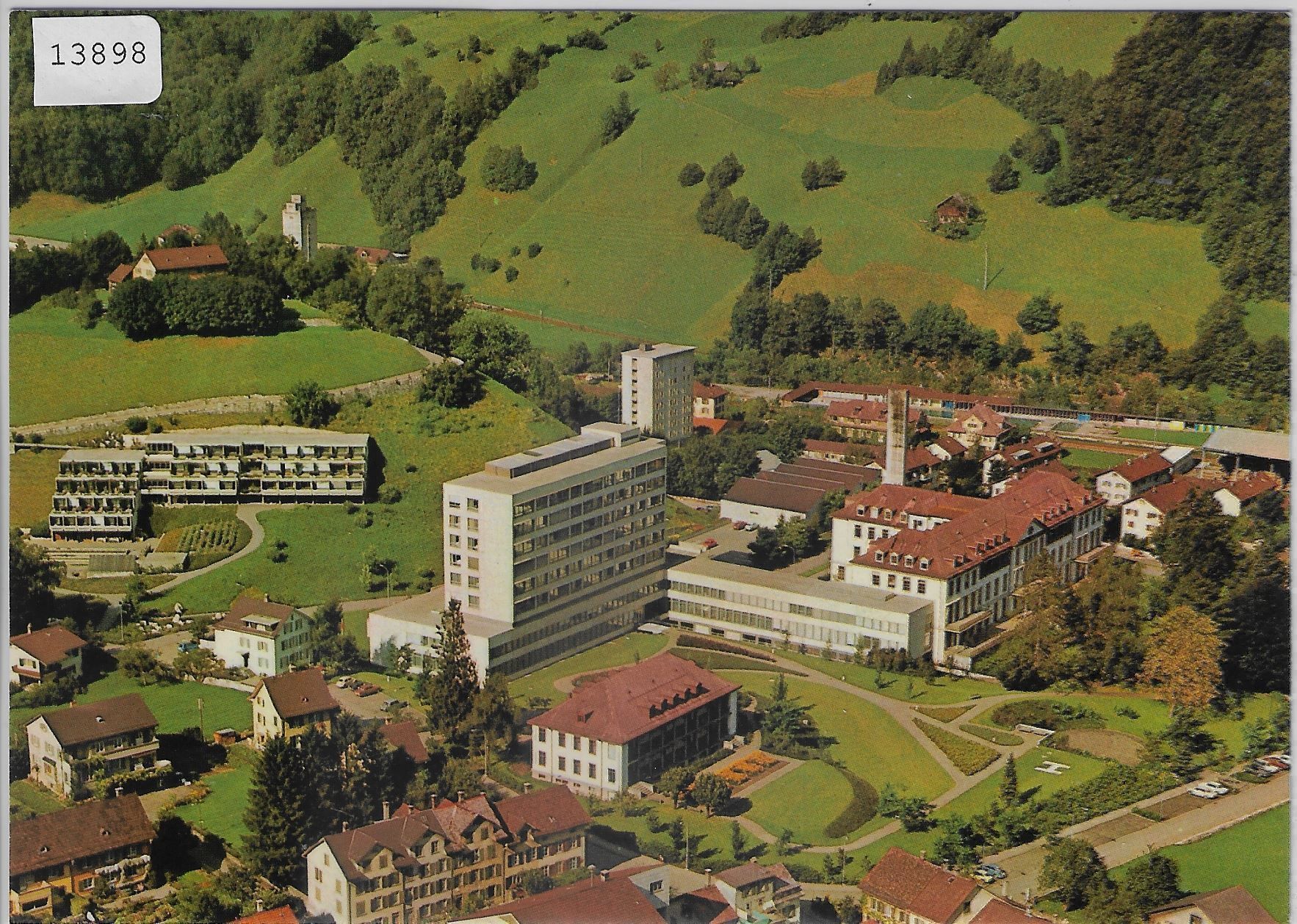 Cartoline postali: Flugaufnahme Kantonsspital Glarus – Antico da Ettingen venduto da Kartenplanet