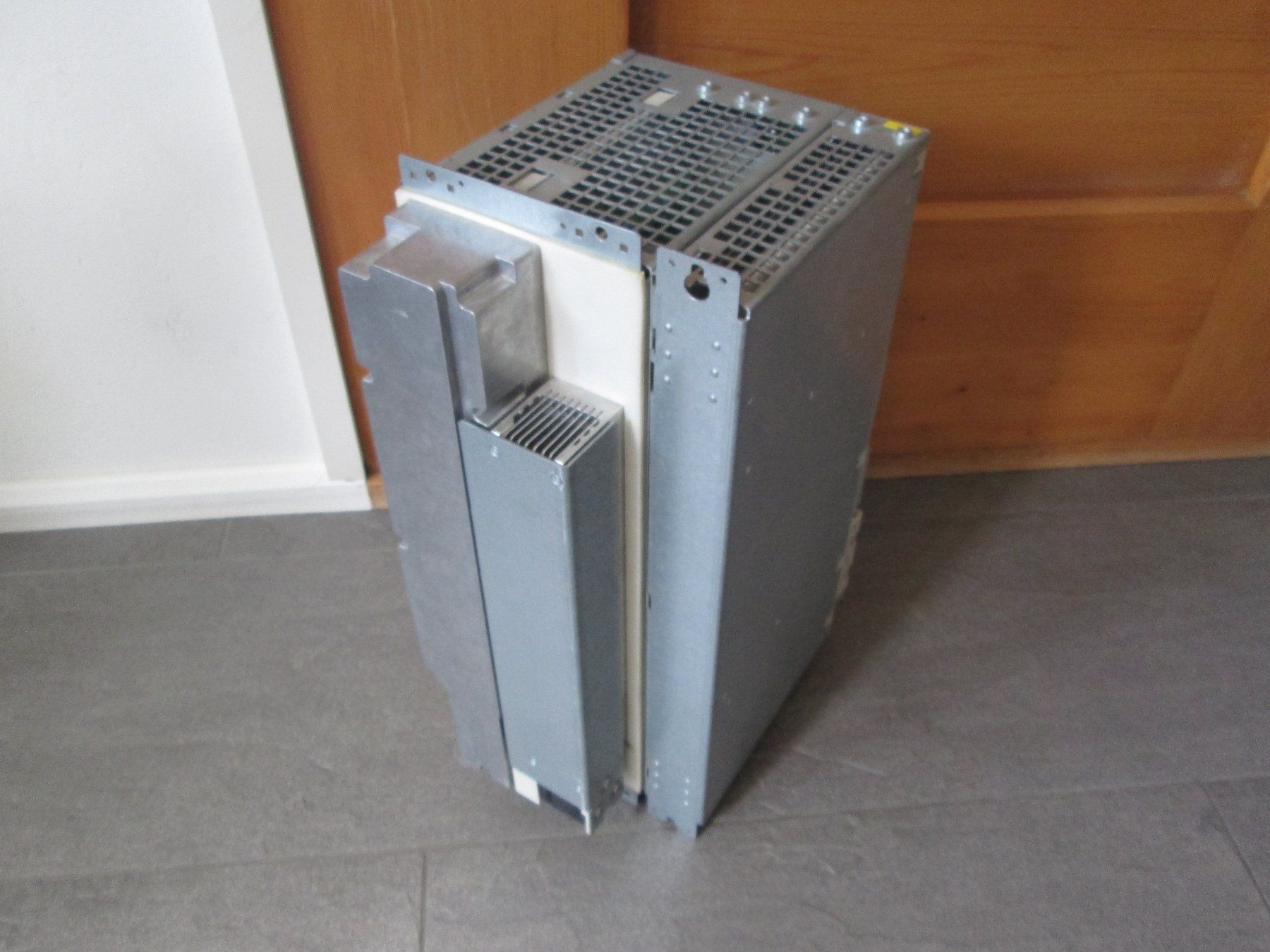 Siemens Elektronikbauteile: Siemens Sinumerik 810D CPU mit Simodrive – Gebraucht aus Steffisburg von Schwabis 7