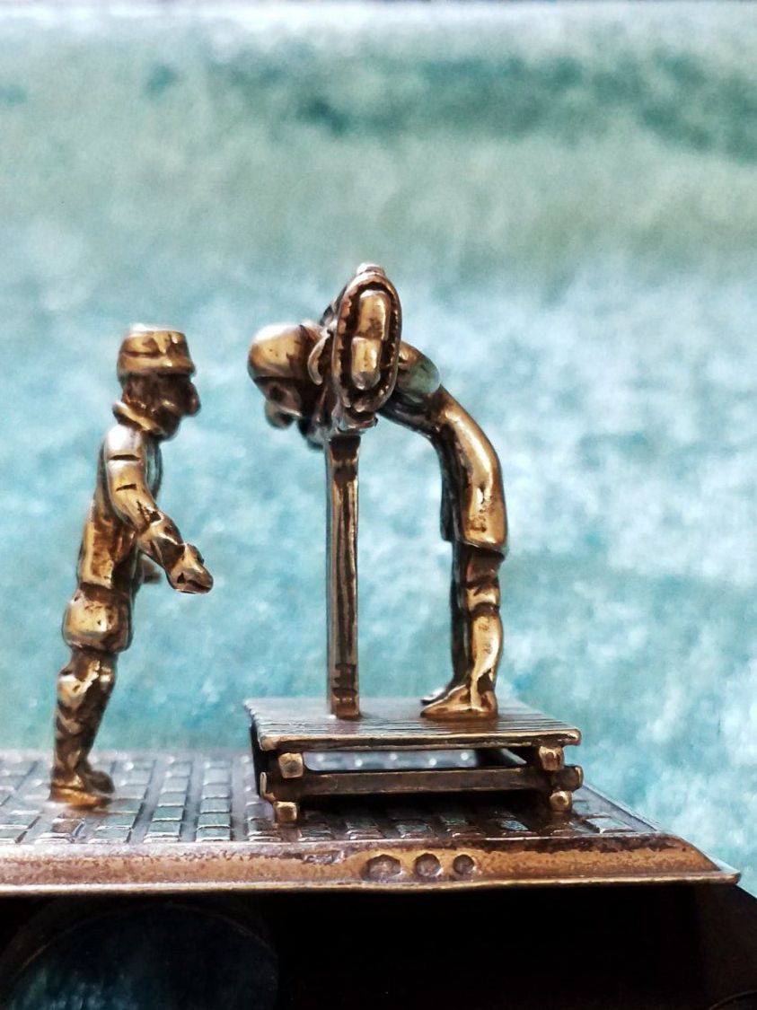 Statuette: Silberminiatur "Mann am Pranger mit Spötter", antik – Usato da Gordola venduto da ale_5wbc 8
