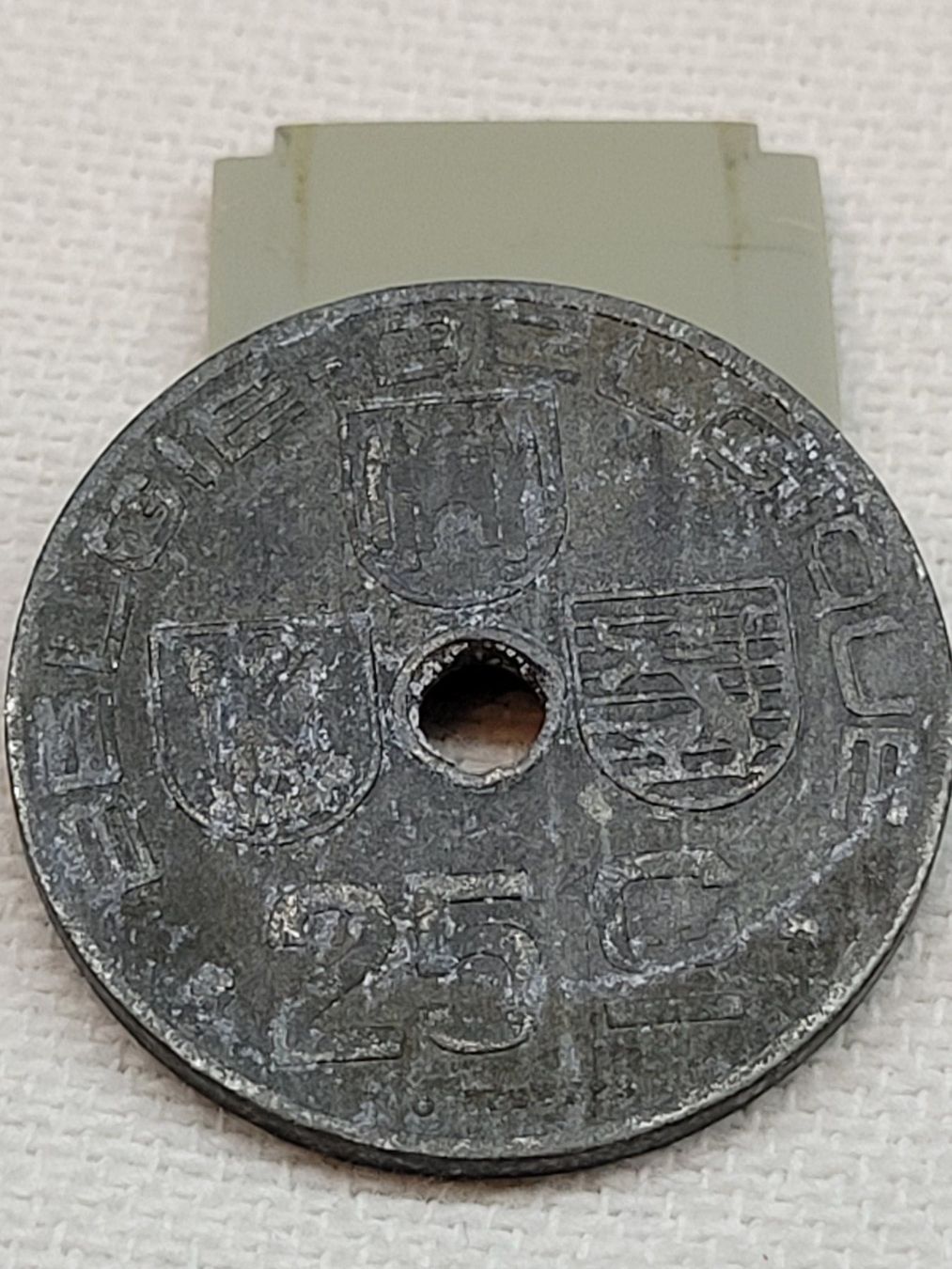 Tutti le monete: Pièce de 25 centimes Belge 1944 – Difettoso da La Chaux-de-Fonds venduto da reu_kx5l
