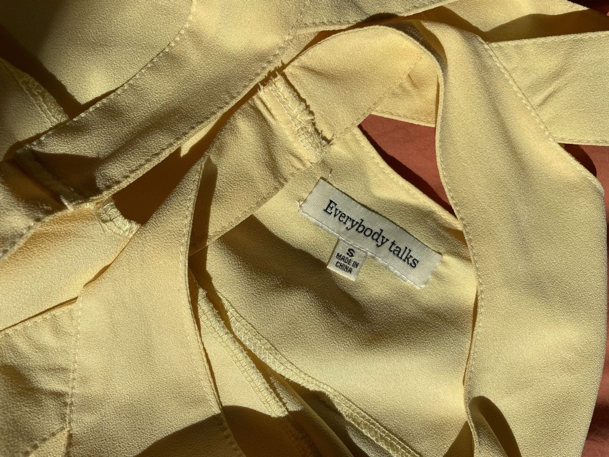 Kleider: Sommer Kleid mit speziellem Ausschnitt, hell gelb – Neu (gemäss Beschreibung) aus Zürich von Carlajimena 1