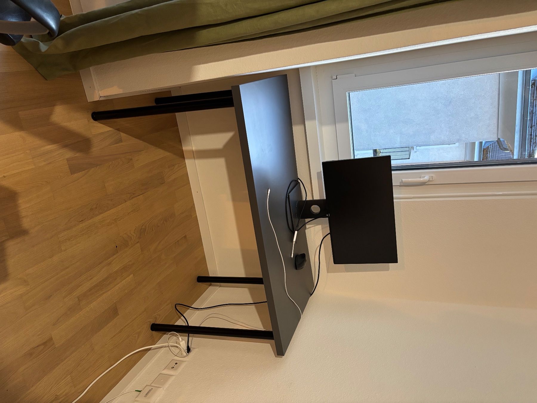 Ikea Scrivanie: Schreibtisch – Usato da Zürich venduto da gab_fb7b