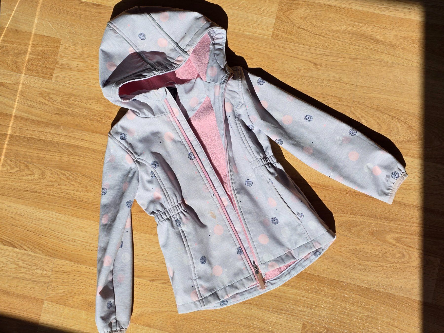 Vestes & Manteaux: Softshelljacke Gr. 122 mit Flecken – D'occasion à Büttikon AG par Amineah