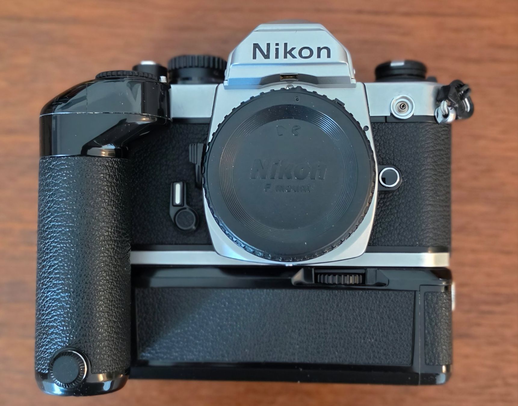 Nikon Fotocamera: NIKON FM2 + MD 12 Top Zustand – Usato da St. Gallen venduto da lesfromages