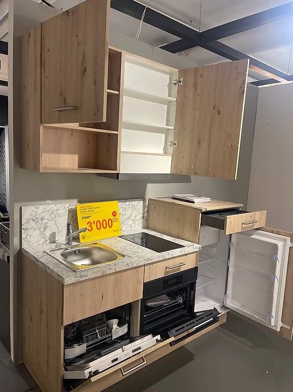 Cucine complete: Cuisine intégrée avec appareils électroménagers 180 cm  – Usato da Morges venduto da mor_9x9y