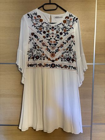 Kleid Only weiss mit Stickerei Grösse 40 sehr gut erhalten