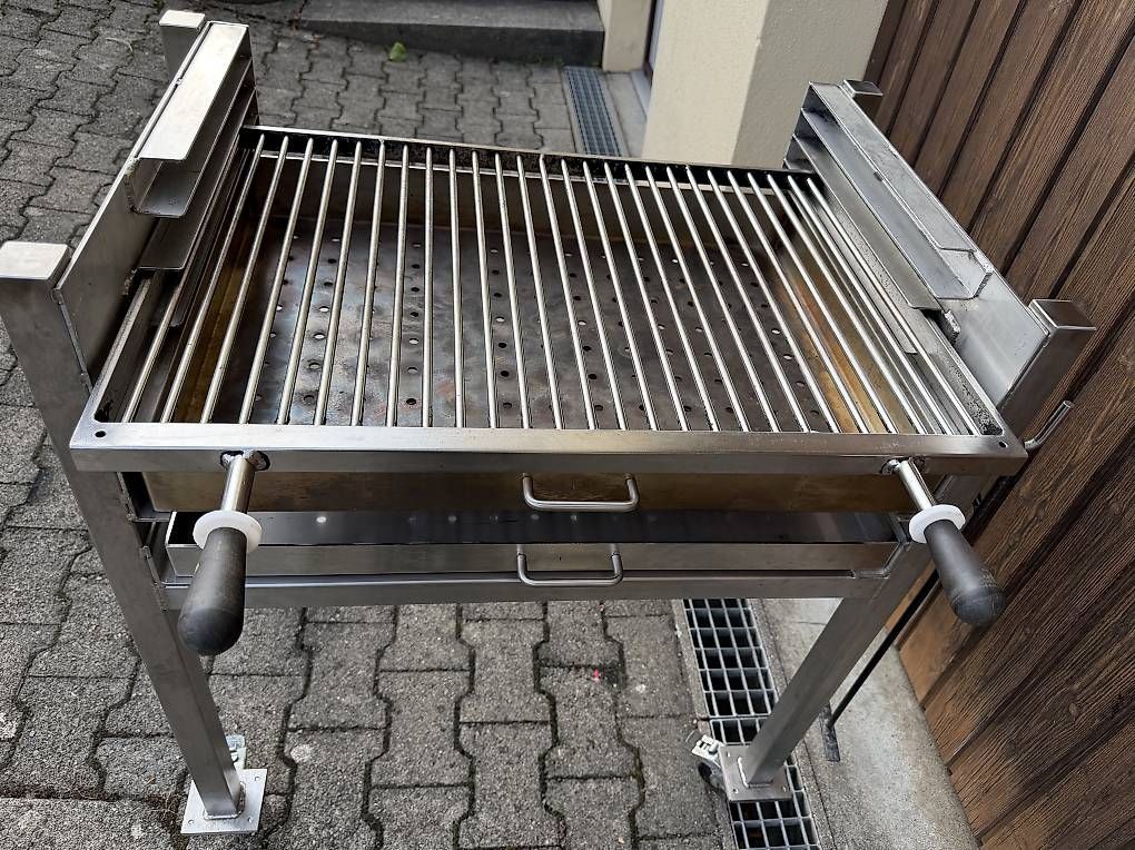 Grills: Profi-Gastro Holzkohle Grill – Gebraucht aus Bremgarten AG von lla_d8qx 4
