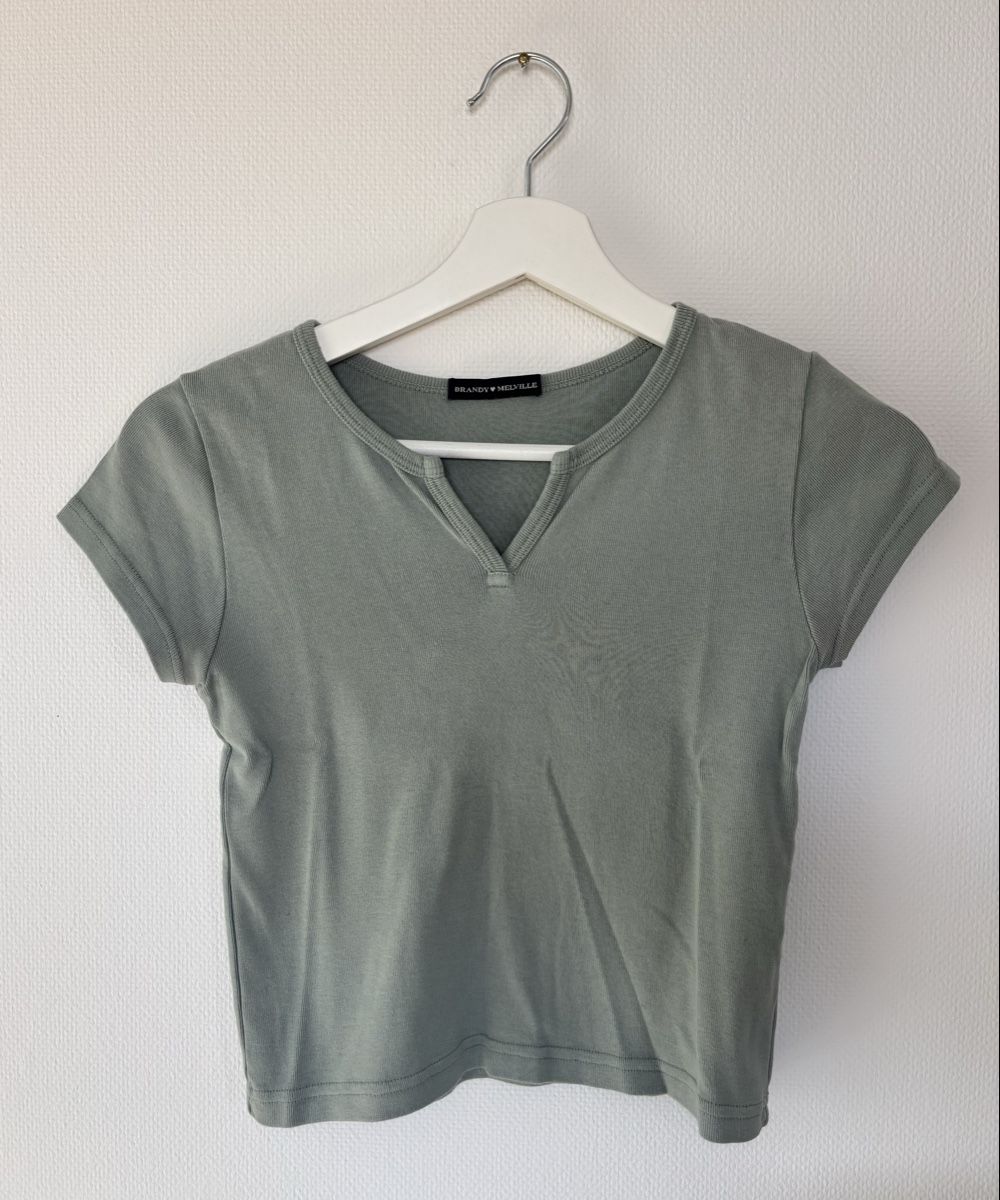 Brandy Melville T-Shirts: T-Shirt von Brandy Melville – Neu (gemäss Beschreibung) aus Müllheim Dorf von Lavwy
