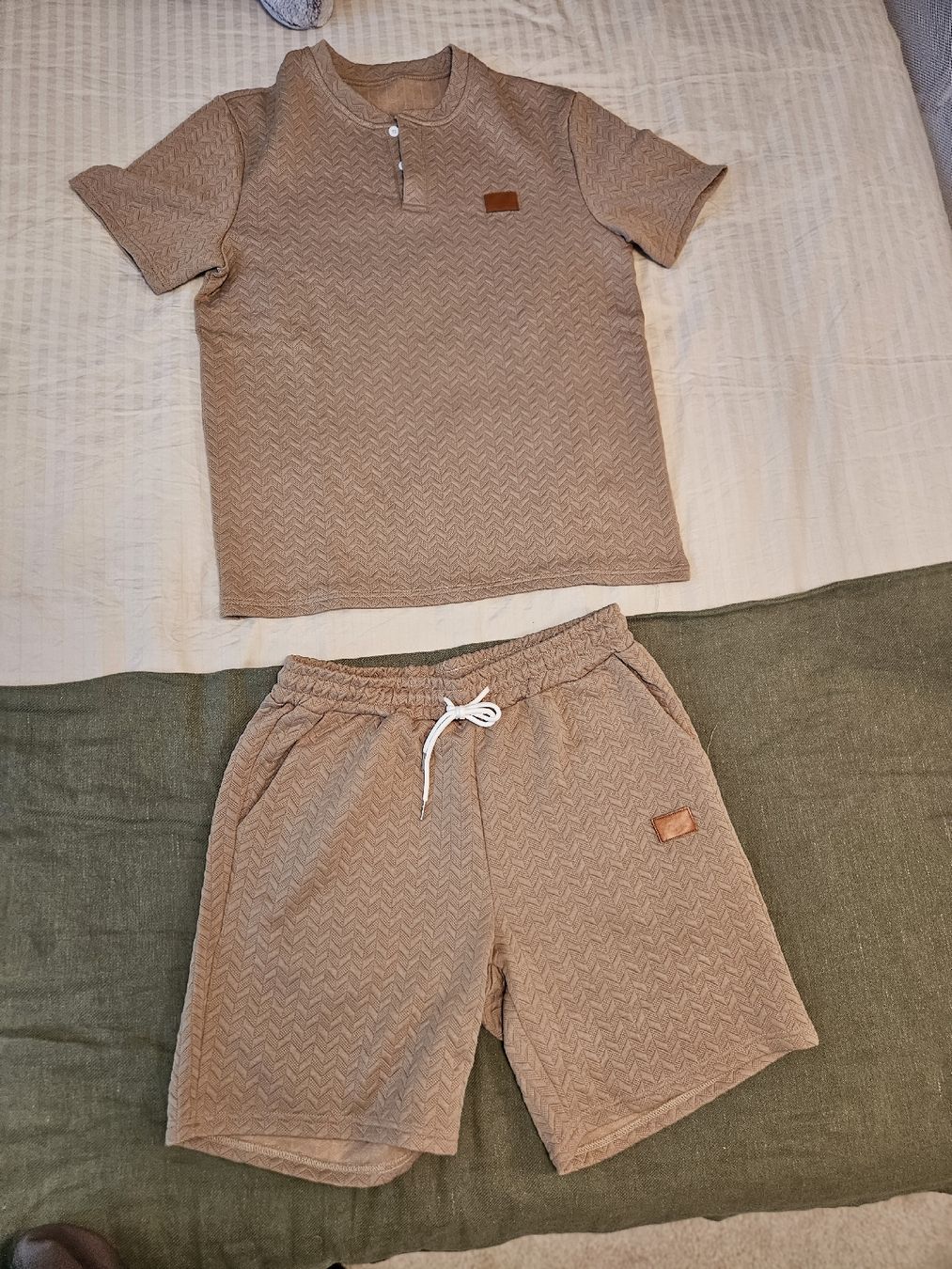 Lotti di vestiti: Herren-Set Beige (Größe M) – Nuovo e nell'imballaggio originale da Egg b. Zürich venduto da Mar_k9vy