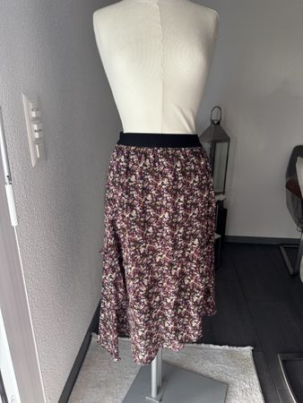 Rock mit Blumenmuster Grösse S neuwertig
