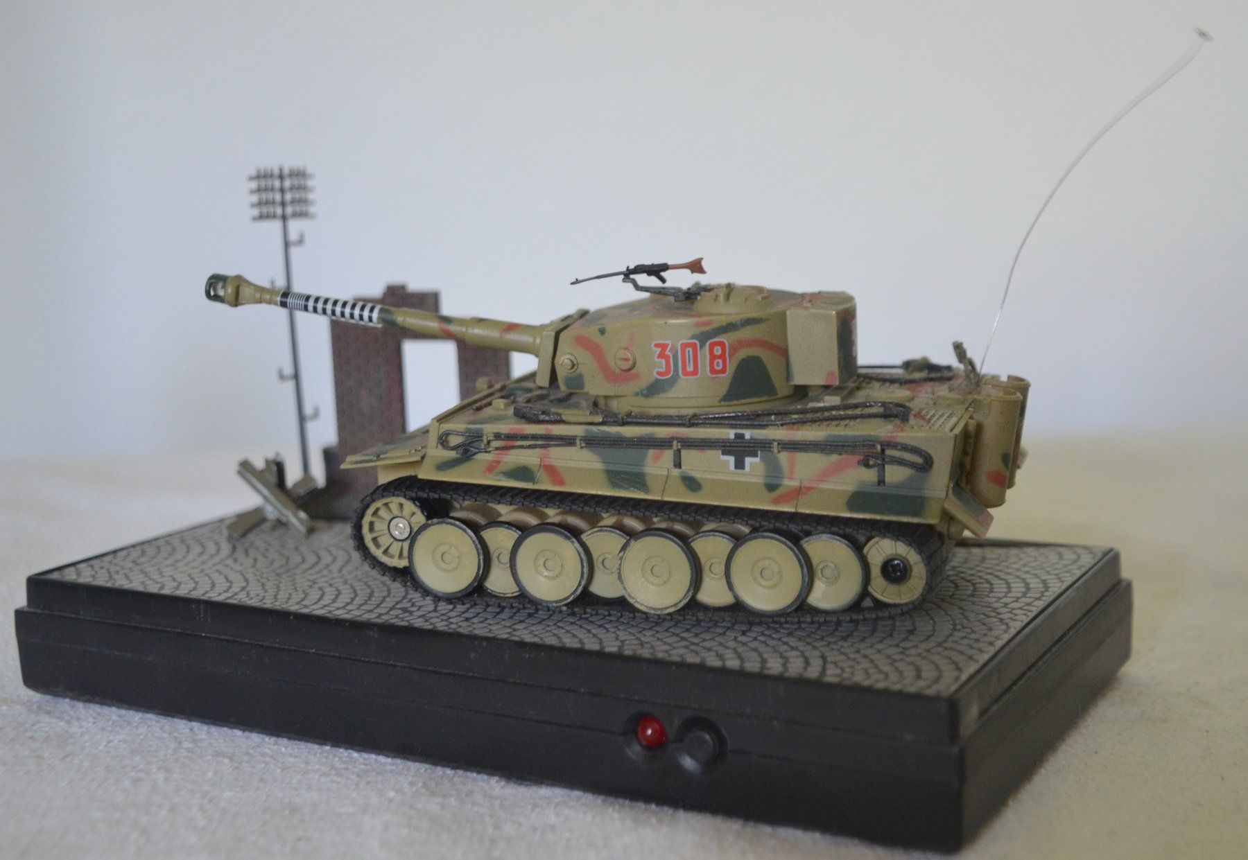 Modellismo RC: Tiger 1 Tank RC – Difettoso da Collonges venduto da arashee 3