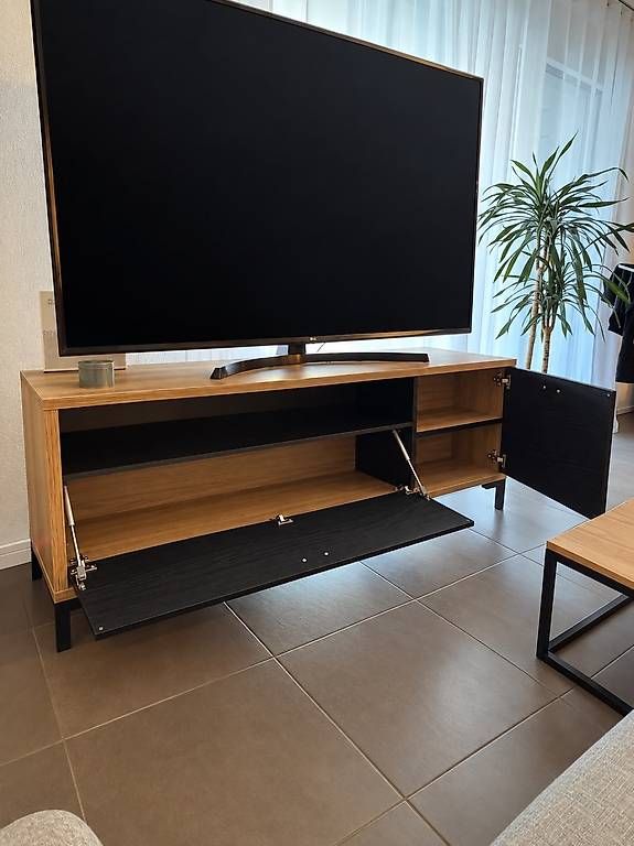 Interio TV Möbel: Modernes TV-Möbel Interio  Eichenoptik / Schwarz – Gebraucht aus Hendschiken von gxv12 2