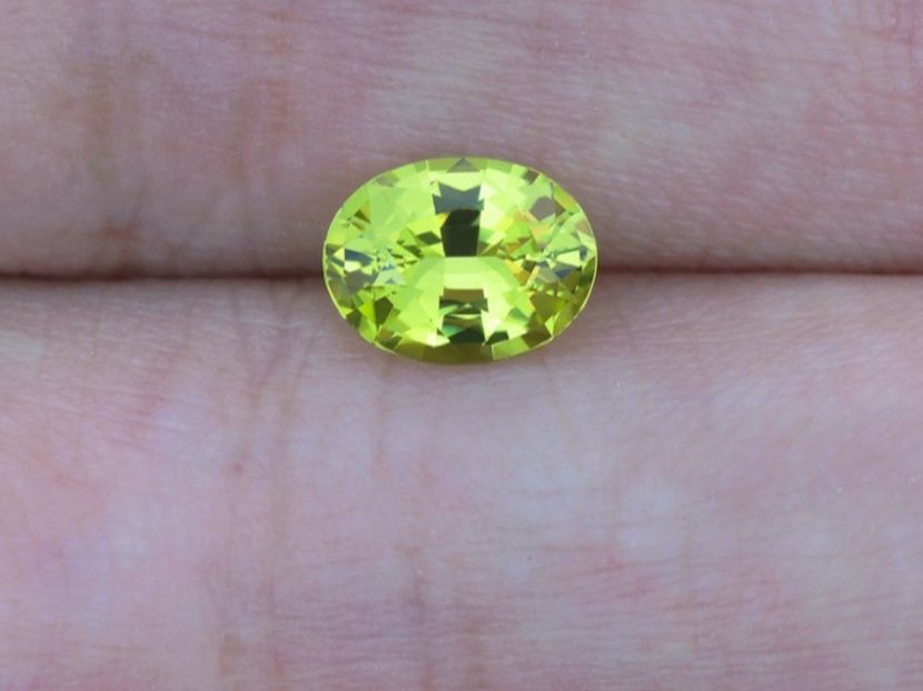 Edelsteine: Chrysoberyl Chartreuse High Luminous – Gebraucht aus Bévilard von Yougems