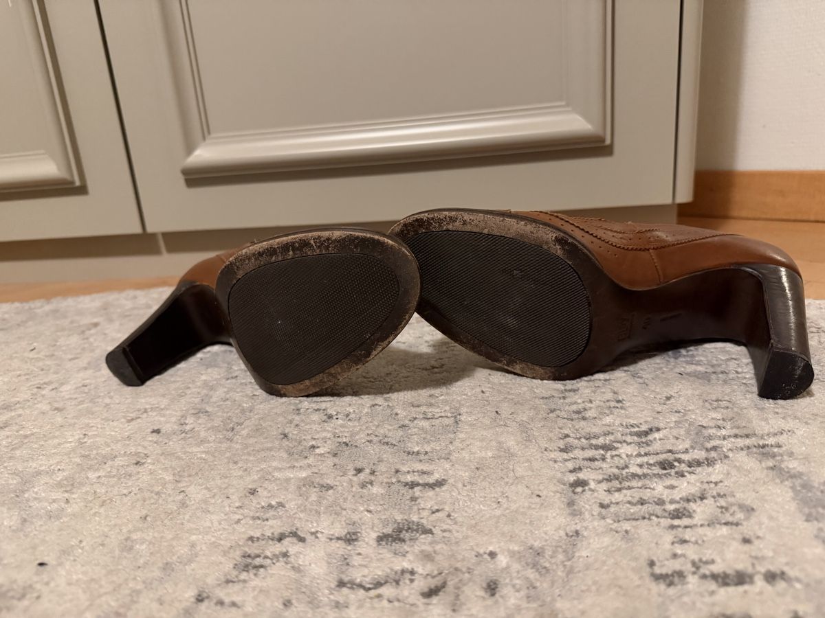 Scarpe da donna: Mary Jane Brown Leather Heels, Size 40 – Usato da Zürich venduto da kas_g26m 3