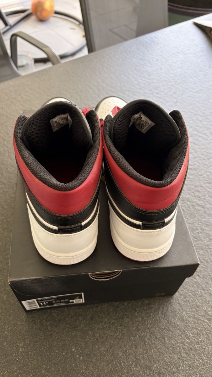 Jordan Scarpe da uomo: Nike AIR Jordan 1 Mid – Nuovo (secondo la descrizione) da Wangen an der Aare venduto da joe_85lv 1