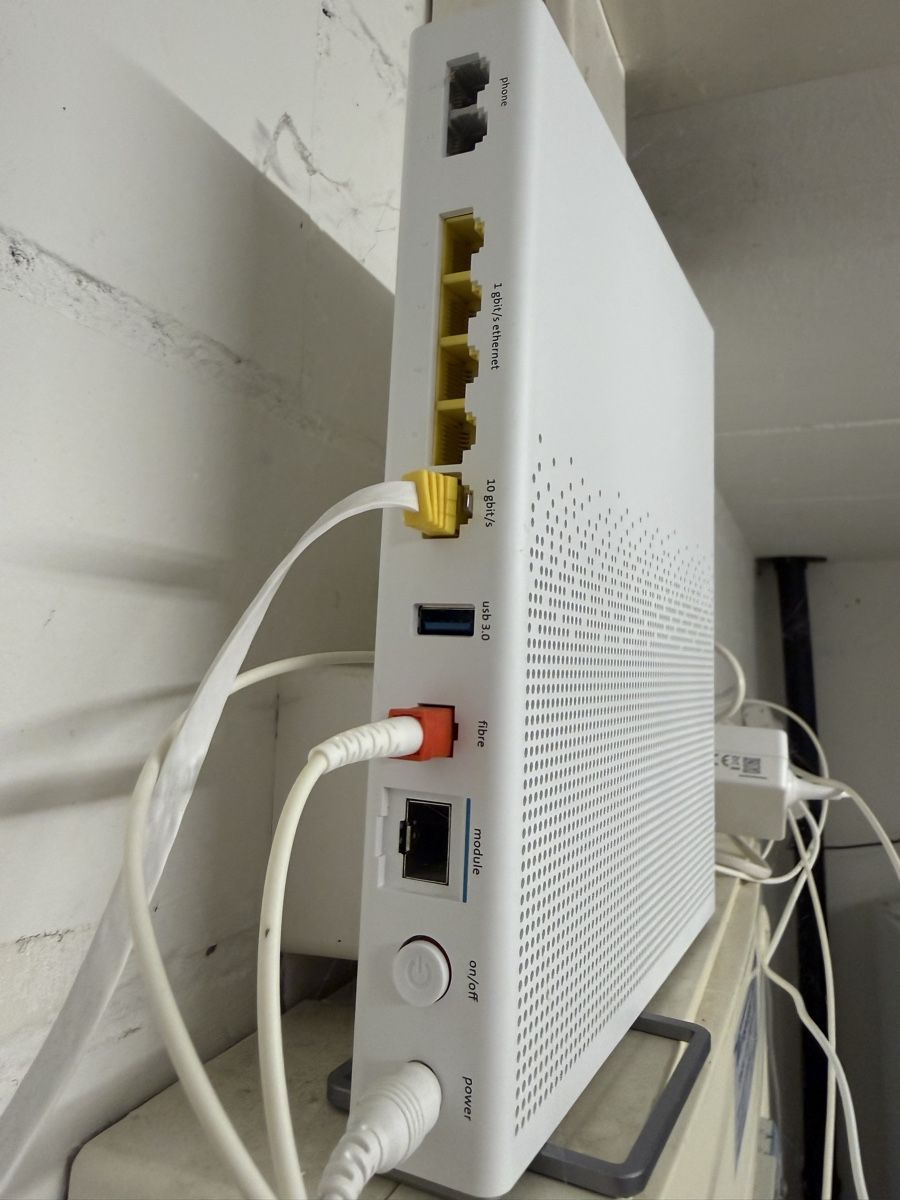 Swisscom Modem & Router: Swisscom Internet-Box 4 und 2 WLAN Repeater – Usato da Herrliberg venduto da Max2023 1