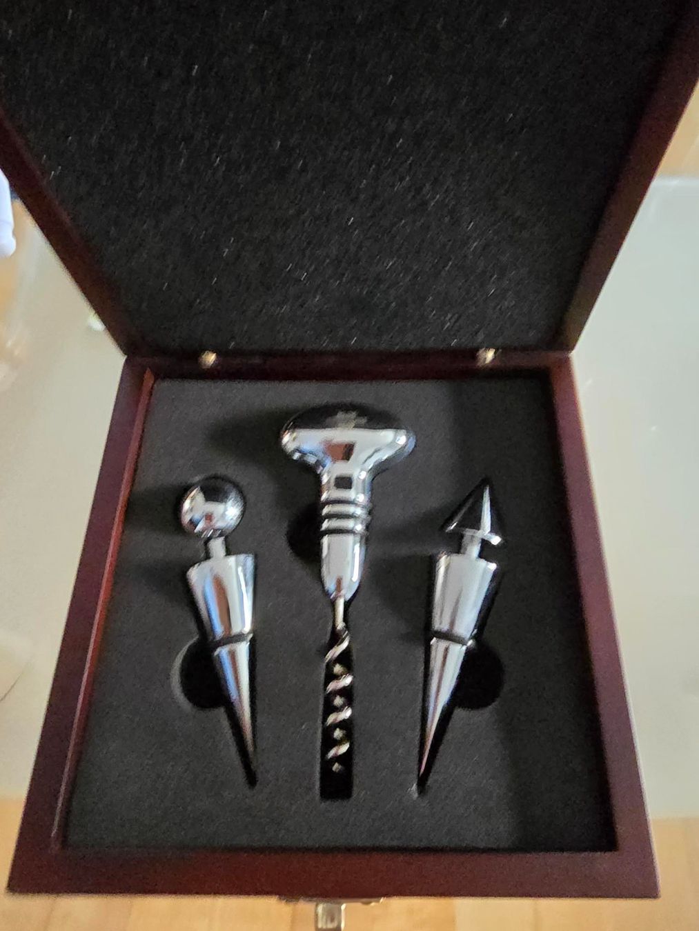 Vino: Edles Wein Geschenkset - Kellnermesser Geschenkbox neuwertig – Nuovo e nell'imballaggio originale da Emmenbrücke venduto da bagger58