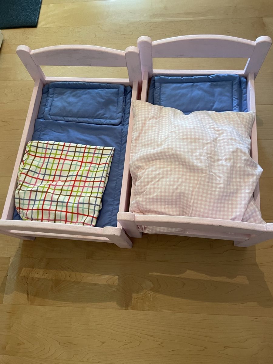 Spielzeuge: 2 Wooden Doll Beds 🛏️ 🛏️ – Gebraucht aus Waedenswil von Paps04 1