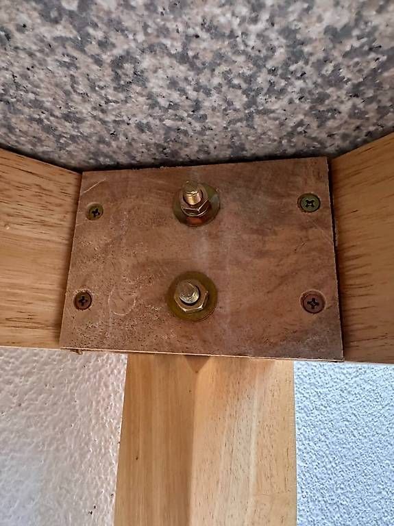 Tische: Kompakter Küchentisch mit robuster Steinplatte – Gebraucht aus Obernau von Arche_Noah_Brocki 8