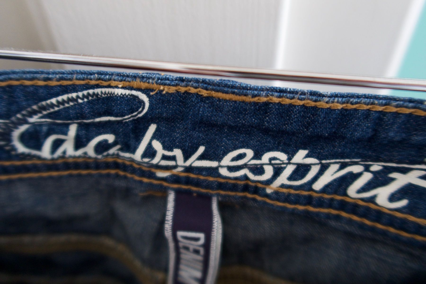 Esprit Jeans: Jeans edc Esprit - Pantacourt - W30 - NEUF – Nuovo (secondo la descrizione) da Lausanne venduto da Etoile96 5