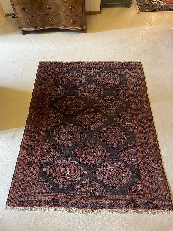 Tapis: Alter roter Teppich – D'occasion à Emmenbrücke par nil_mtg6