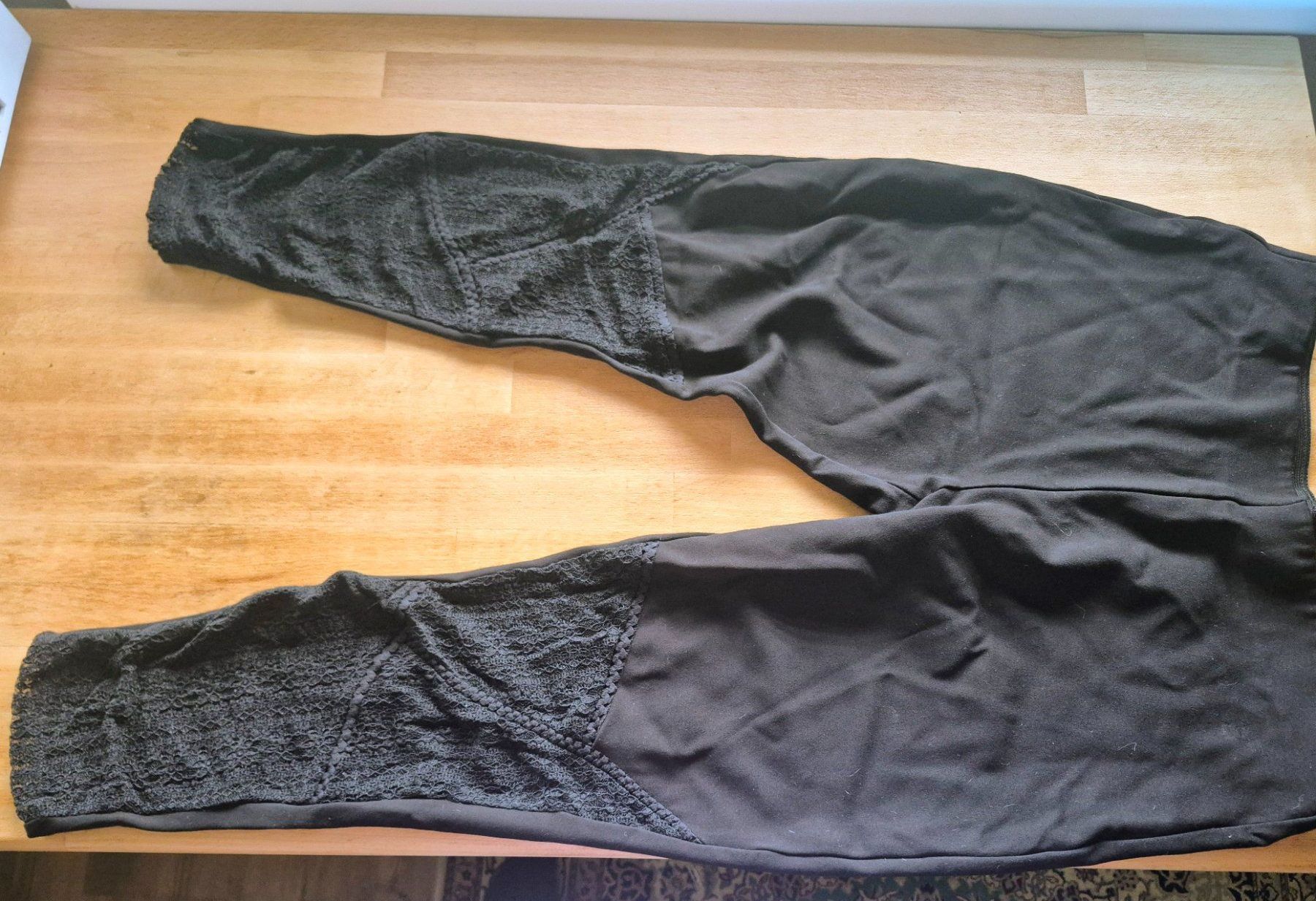 Desigual Leggings: Desigual Leggins mit Spitze XL – Usato da Birmenstorf AG venduto da pelasa