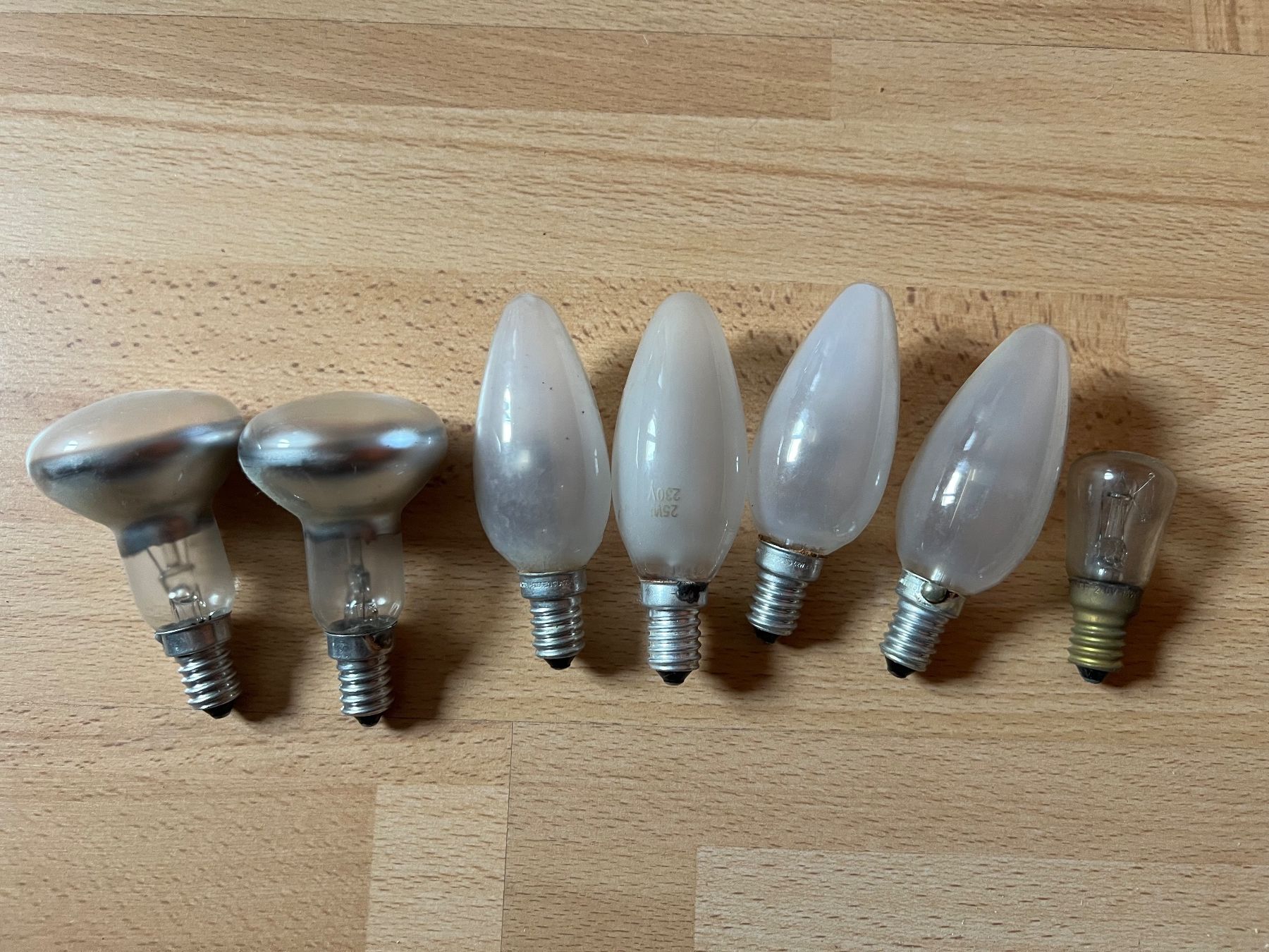 Lampade: Lot de 7 ampoules diverses – Usato da Sierre venduto da side8625