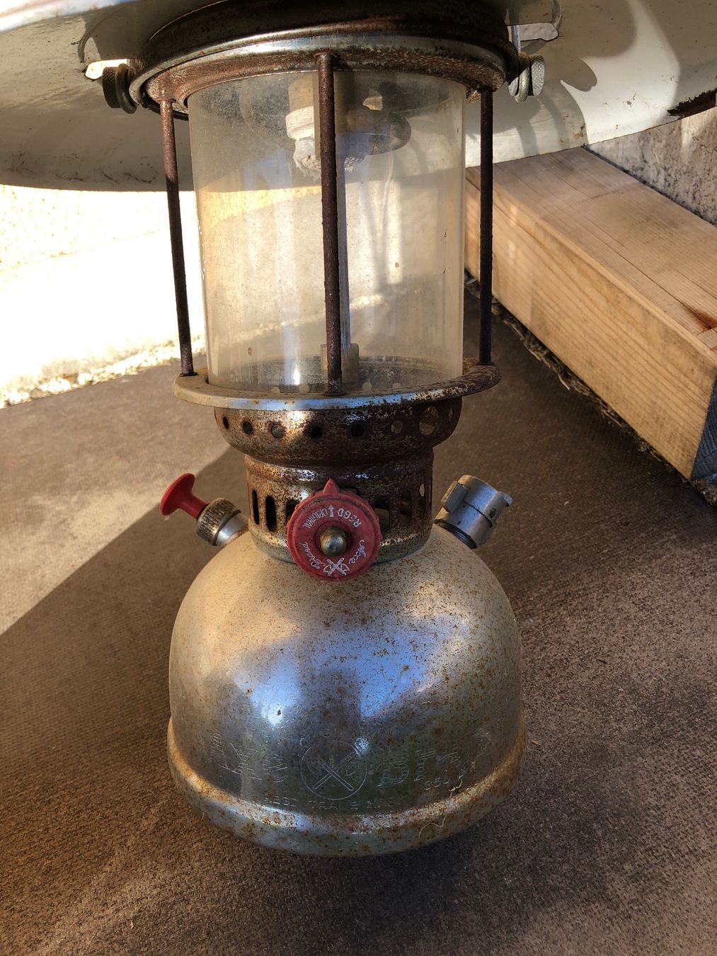 Lampade: Deux antique lampes à pétrole – Usato da Chénens venduto da Touta1franc 5