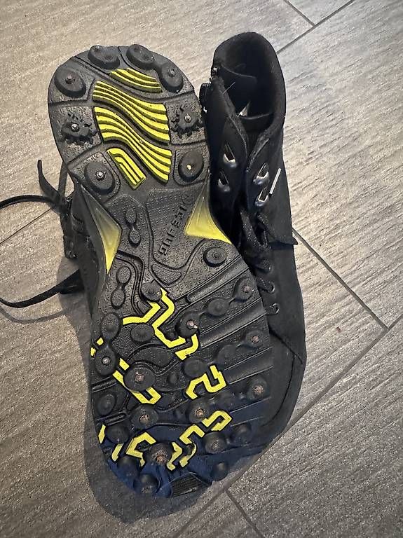 Scarpe da uomo: Winterschuhe Icebug mit Spikes Gr 40 – Usato da Spiez venduto da Tweety_21