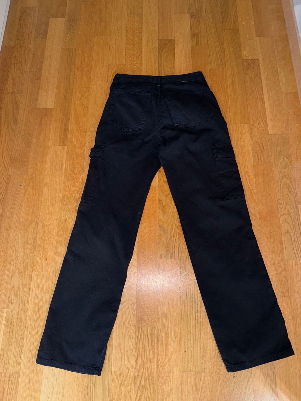 Pantaloni: 3 pantalons noirs – Usato da Cologny venduto da PEACEANDLOVE 4