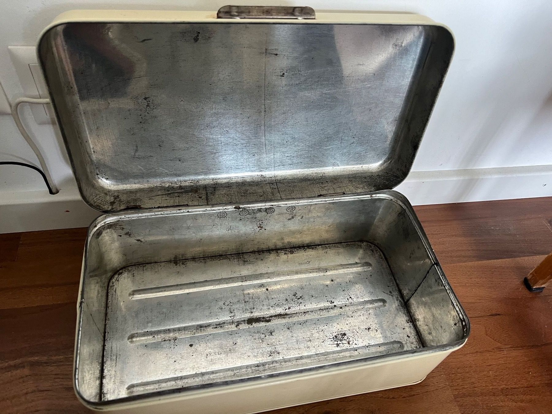 Behälter & Ähnliches: Vintage Brotkasten Blechdose Alt – Gebraucht aus Jona von  2