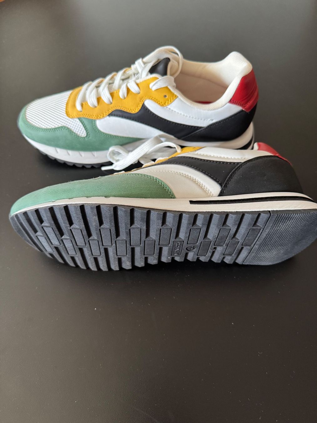 T-Shirts: Sneaker VENICE, mehrfarbig, Grösse 44 – Neu und originalverpackt aus Zürich von Alpnach_ 2