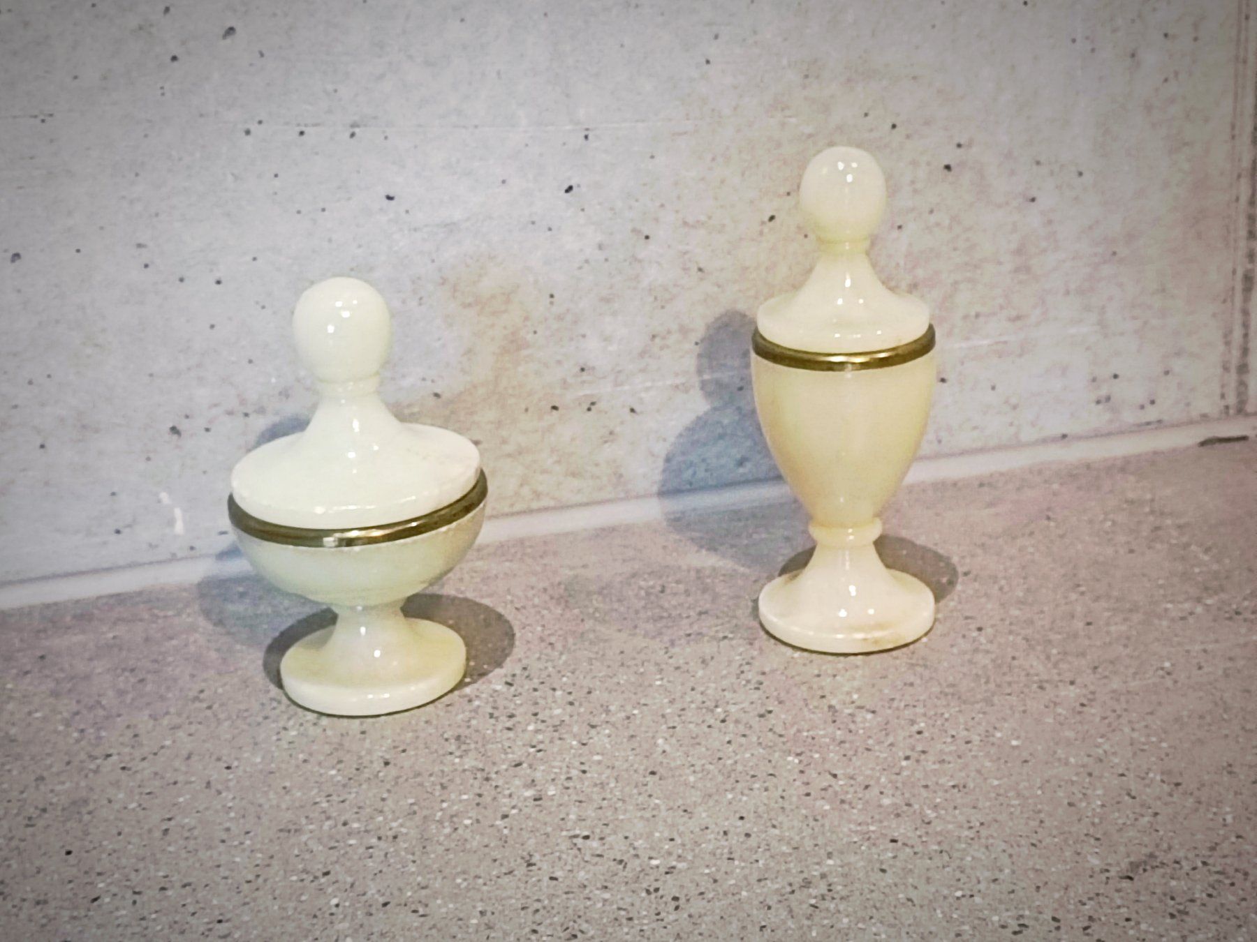 Tutte le decorazioni: Ein Paar antike Alabasterbecher – Usato da Aarau venduto da PlaninaVintage 1
