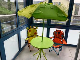 Kinderset Tisch mit 2 Stühlen und Sonnenschirm