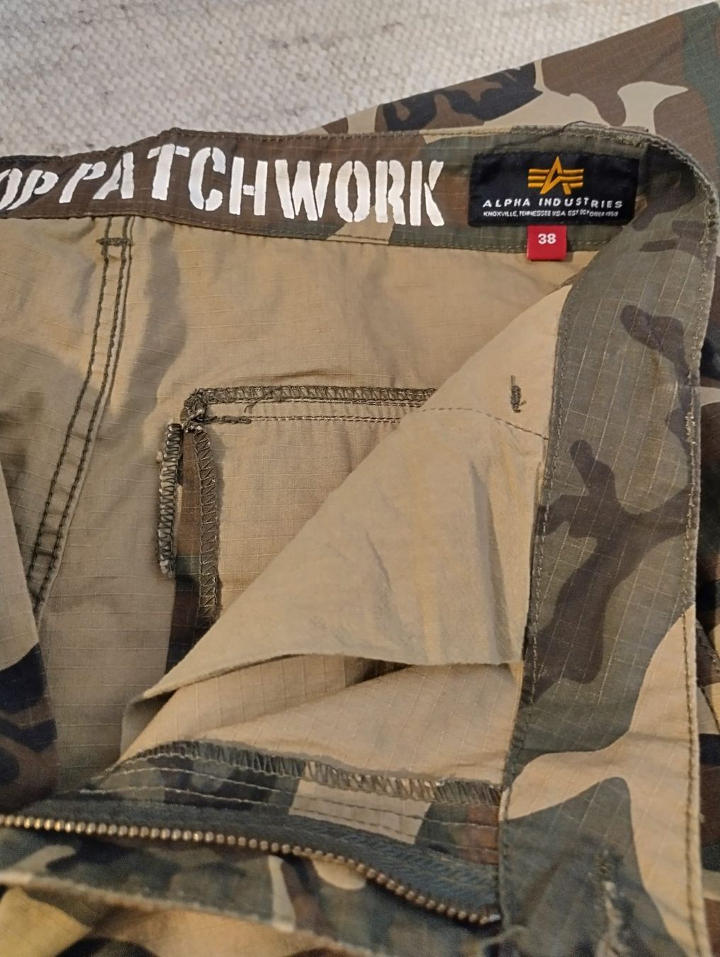 Alpha Industries Pantaloni: Alpha Industries Cargohose -Camo. Gr.38 - 100%  Baumwolle – Usato da Dornach venduto da Taxi12 3