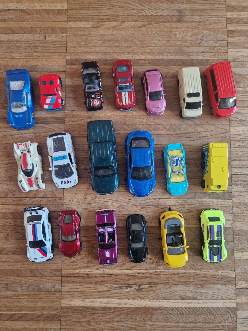 Giocattoli: Spielzeugautos Set 19 Stück – Usato da Meilen venduto da Hausimaasi