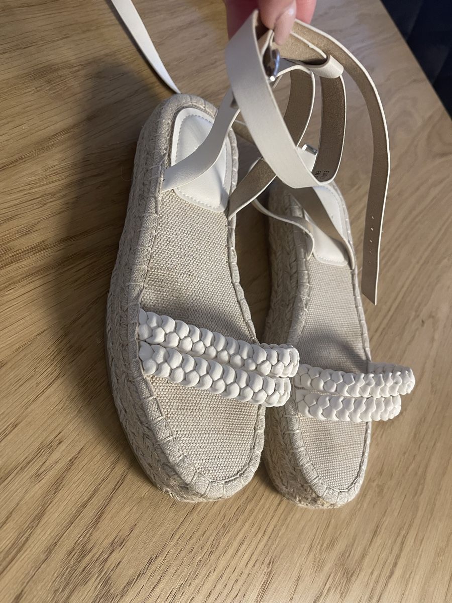 H&M Scarpe da donna: H&M Espadrilles mit Flechtanteil – Usato da Bassersdorf venduto da Sandy456 3