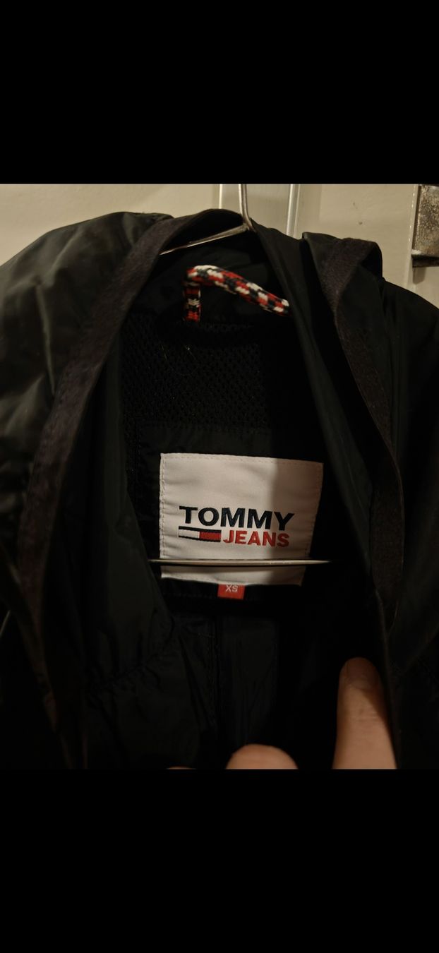 Tommy Hilfiger Giacche: Tommy Hilfiger black light jacket xs – Usato da Marly venduto da Coraioru 1