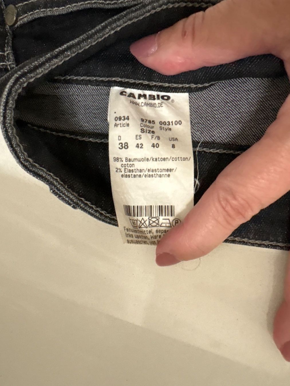 Cambio Jeans: Cambio Jeans schwarz "used-look"  Gr. 38 – Usato da Richterswil venduto da ZueriLake2 4