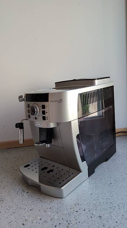 De'Longhi Kaffeemaschinen & Espressomaschinen: Machine à café automatique DeLonghi Magnifica S – Gebraucht aus Lausanne von pie_n2mq 1