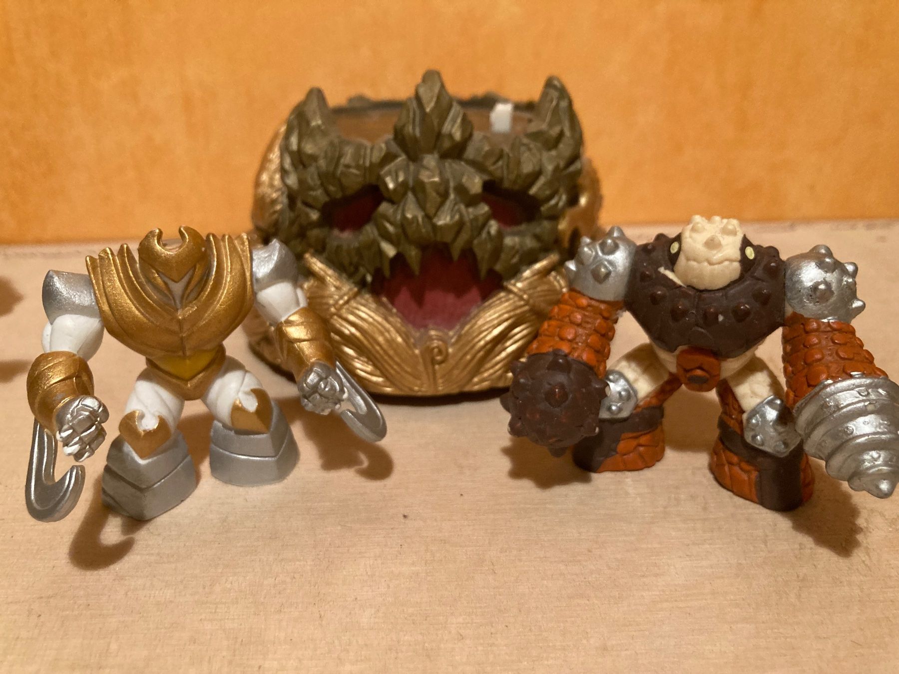 Figuren: Lot de 7 figurines "Gormiti" et 1 support. – Gebraucht aus Belmont-sur-Yverdon von Manu1112 1