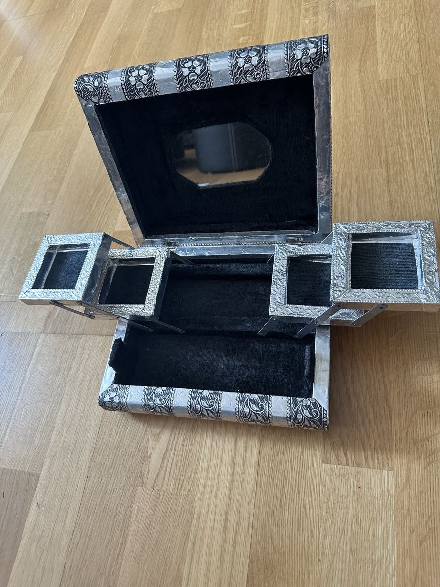 Barattoli: Schmuck Schatulle bittet viel Platz – Nuovo (secondo la descrizione) da Basel venduto da Ivana_4 8