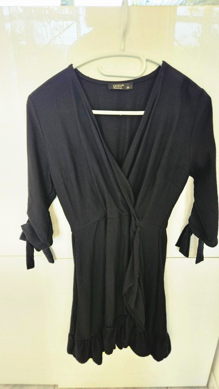 Vestiti: Schwarzes Carmen Kleid Gr. 36 mit Rüschen – Usato da Gossau ZH venduto da fashiontwo 3